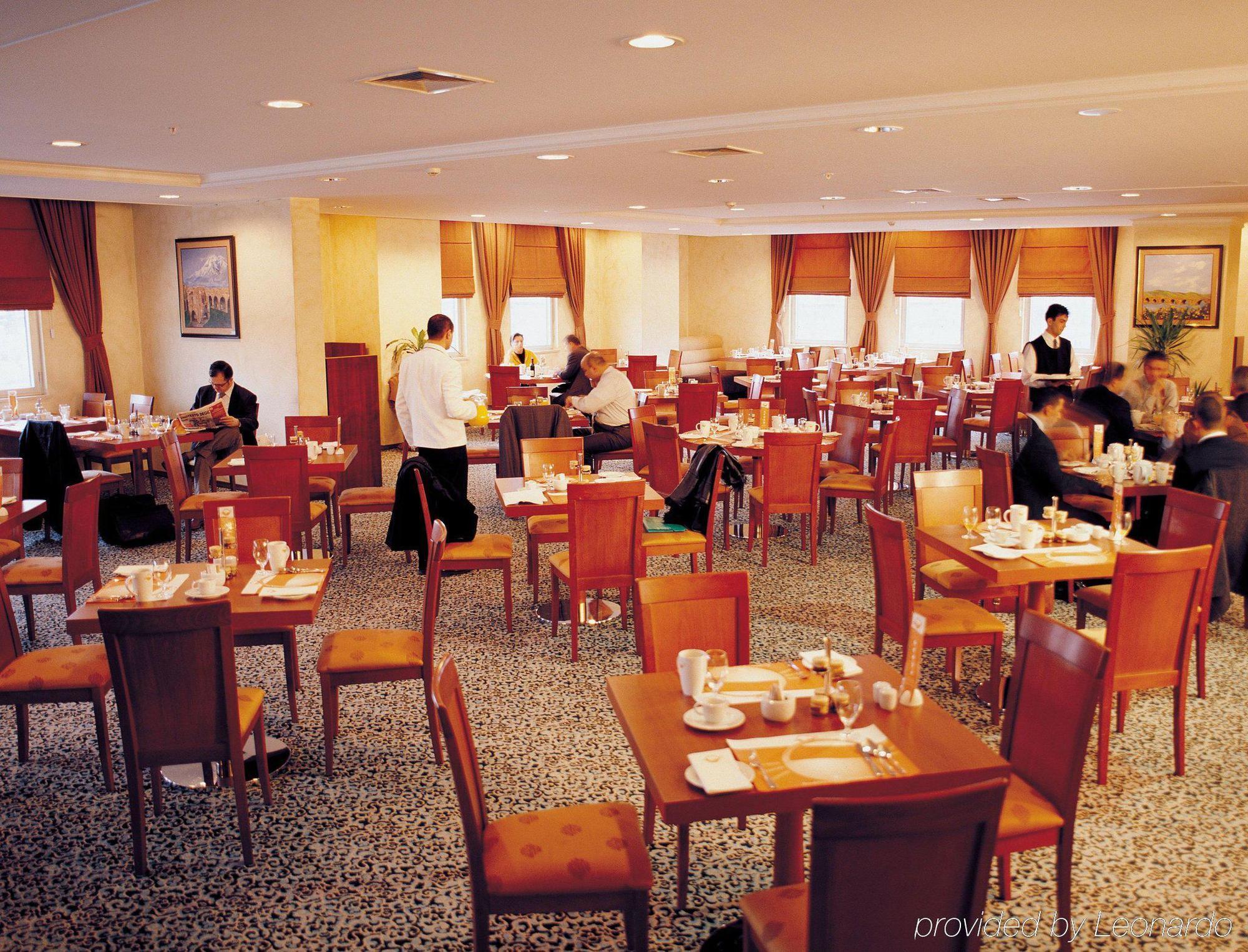 فندق قيصريةفي  هيلتون قيصري المطعم الصورة